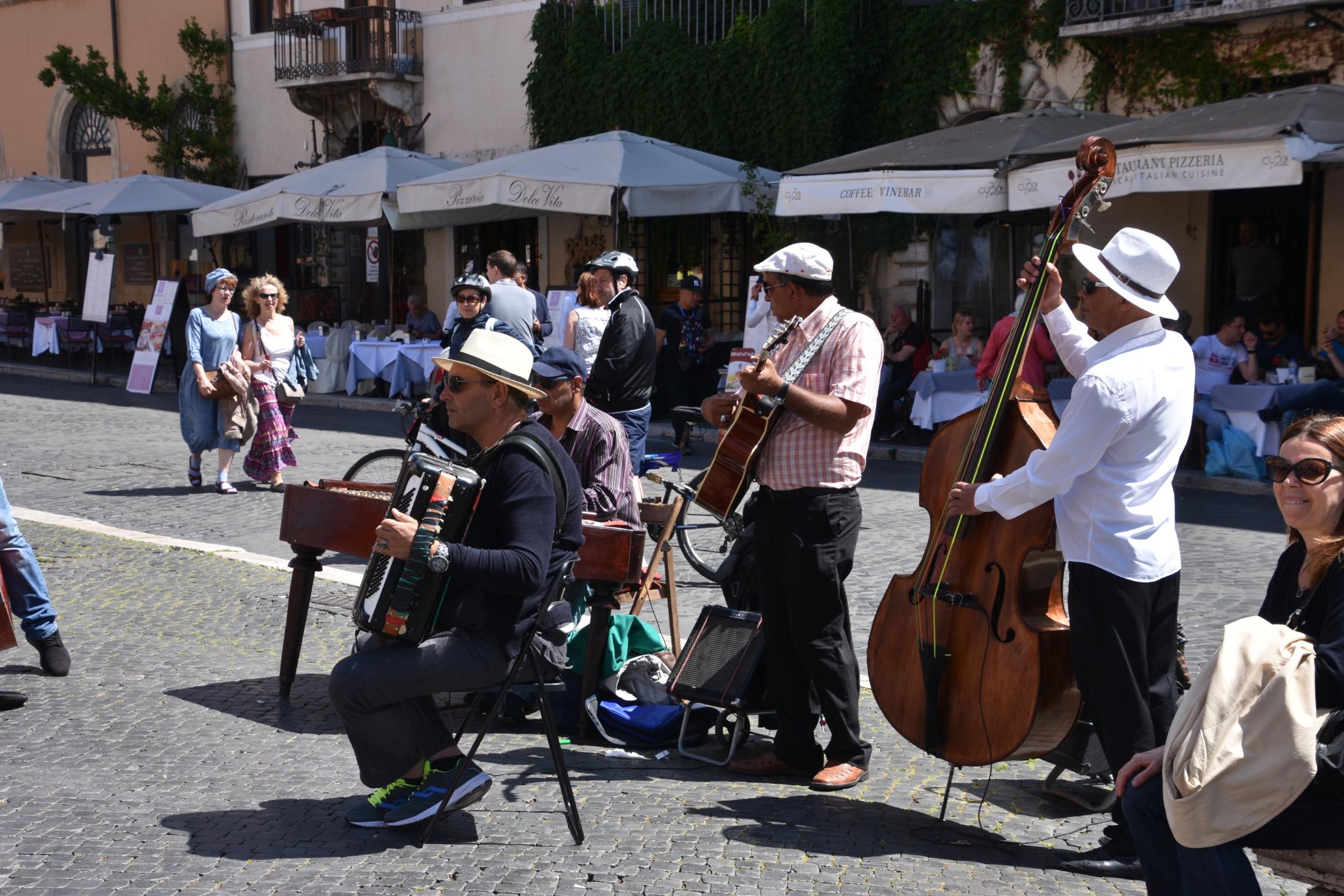 2017_06703_Piazza Navona_Musikgruppe